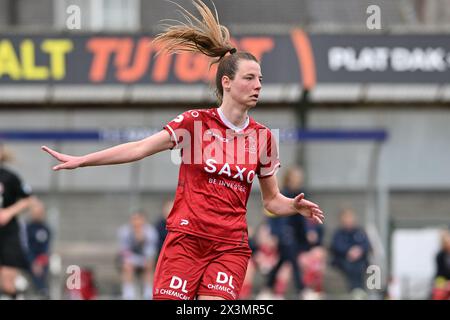 Zulte, Belgien. April 2024. Nicky Van den Abbeele (28) aus Zulte-Waregem, fotografiert während eines Frauenfußballspiels zwischen SV Zulte - Waregem und White Star Woluwe am 5. Spieltag in den Play-offs der Saison 2023 - 2024 der belgischen Lotto Womens Super League am Samstag, den 27. April 2024 in Zulte, BELGIEN . Quelle: Sportpix/Alamy Live News Stockfoto
