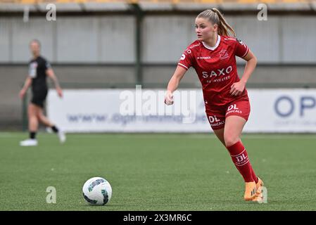 Zulte, Belgien. April 2024. Imani Prez (11) von Zulte-Waregem, dargestellt während eines Frauenfußballspiels zwischen SV Zulte - Waregem und White Star Woluwe am 5. Spieltag in den Play-offs der Saison 2023 - 2024 der Belgischen Lotto Womens Super League, am Samstag, 27. April 2024 in Zulte, BELGIEN. Quelle: Sportpix/Alamy Live News Stockfoto