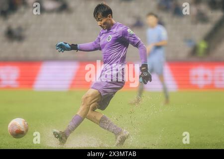 Der Qingdao Hainiu Football Club besiegte den Shenzhen Peng City Football Club mit 3-1 in der achten Runde der Chinesischen Super League (CSL) 2024 in Shenzhen Stockfoto