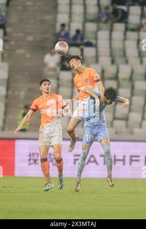 Der Qingdao Hainiu Football Club besiegte den Shenzhen Peng City Football Club mit 3-1 in der achten Runde der Chinesischen Super League (CSL) 2024 in Shenzhen Stockfoto