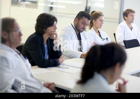 Medizinische Tagung, klinische Sitzung, Onkologikoa Hospital, Onkologikoa Institut, Fallzentrum für Prävention, Diagnose und Behandlung von Krebs, Donostia, Stockfoto