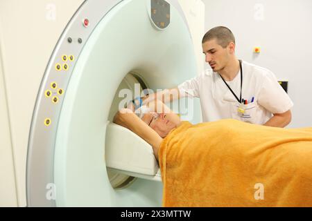 PET-CT Siemens Biograph, kombinierte Apparatur für Positronen-Emissions-Tomographie PET und Röntgen-Computertomographie CT, Nuklearmedizin, Onkologikoa Hospi Stockfoto