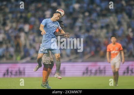 Der Qingdao Hainiu Football Club besiegte den Shenzhen Peng City Football Club mit 3-1 in der achten Runde der Chinesischen Super League (CSL) 2024 in Shenzhen Stockfoto