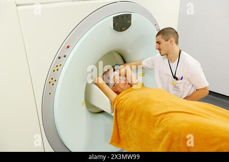 PET-CT Siemens Biograph, kombinierte Apparatur für Positronen-Emissions-Tomographie PET und Röntgen-Computertomographie CT, Nuklearmedizin, Onkologikoa Hospi Stockfoto
