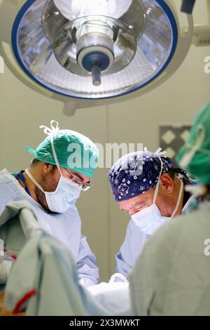 Chirurg, Chirurgie, Operationssaal, Onkologikoa Hospital, Onkologisches Institut, Fallzentrum für Prävention, Diagnose und Behandlung von Krebs, Donostia, S. Stockfoto