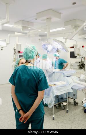 Chirurg, Chirurgie, Operationssaal, Onkologikoa Hospital, Onkologisches Institut, Fallzentrum für Prävention, Diagnose und Behandlung von Krebs, Donostia, S. Stockfoto