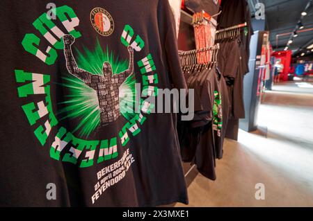 Souvenirs im Fanshop der de Kuip Arena - dem offiziellen Spielplatz des FC Feyenoord Stockfoto