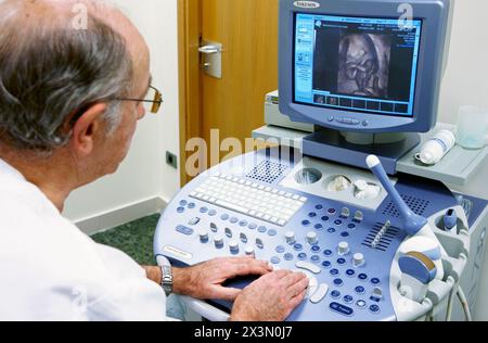 3D geburtshilflicher Ultraschall eines Fetus, 4D Baby Scan zeigt Bewegung, Gynäkologie, Krankenhaus Policlinica Gipuzkoa, San Sebastian, Donostia, Euskadi, Spanien Stockfoto