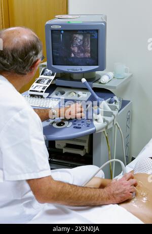 3D geburtshilflicher Ultraschall eines Fetus, 4D Baby Scan zeigt Bewegung, Gynäkologie, Krankenhaus Policlinica Gipuzkoa, San Sebastian, Donostia, Euskadi, Spanien Stockfoto