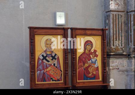 Sopron, Ungarn. Die Goat Church ist eine römisch-katholische Kirche in Sopron. Detailansicht der Inneneinrichtung Stockfoto