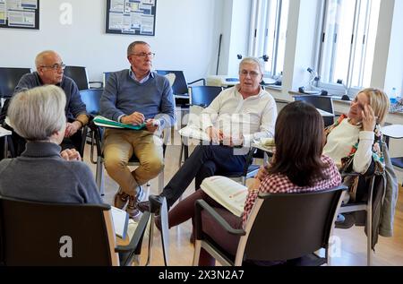 Aktives Patientenprogramm, Aufklärungsprogramm in der Selbstversorgung, damit Menschen, die an chronischen Krankheiten leiden, die Krankheit kennen können, sowie diese Gewohnheiten oder Stockfoto