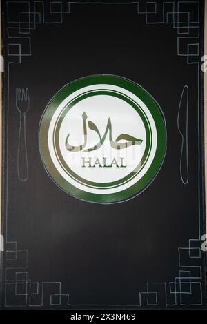 Aufkleber mit halal-Food-Symbol. Rechtmäßiges Halalkonzept Stockfoto