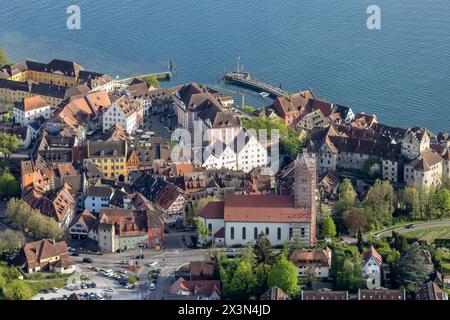 Flug im Zeppelin über den Bodensee bei Meersburg, Altstadt, Hafen und Schloss. // 14.04.2024: Meersburg, Baden-Württemberg, Deutschland, Europa *** Ze Stockfoto