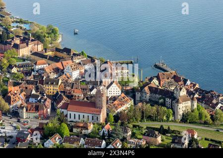 Flug im Zeppelin über den Bodensee bei Meersburg, Altstadt, Hafen und Schloss. // 14.04.2024: Meersburg, Baden-Württemberg, Deutschland, Europa *** Ze Stockfoto