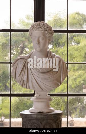 Porträt des jungen römischen Kaisers Commodus im Inneren der Kapitolinischen Museen, Palazzo Nuovo, Kaiserhalle (Roma, Musei capitolini, Palazzo Nuovo) Stockfoto