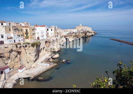 Die wunderschöne Stadt Vieste am Gargano in Apulien, Italien Stockfoto