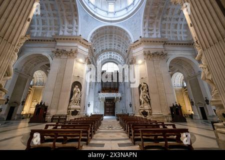 GENUA, ITALIEN 26. JULI 2023 – Innere der Basilika Carignano, Heilige Maria der Himmelfahrt (Santa Maria Assunta) in Genua, Italien Stockfoto