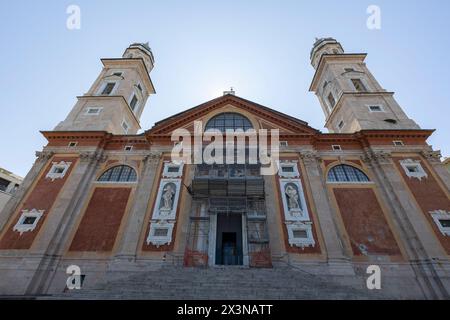 GENUA, ITALIEN 26. JULI 2023 - die Fassade der Basilika von Carignano, Santa Maria Assunta, in Genua, Italien Stockfoto