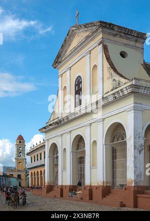 Die Kirche der Heiligen Dreifaltigkeit auf der Plaza Mayor, Trinidad, Kuba, am späten Nachmittag Stockfoto