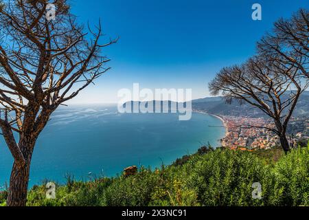 Gallinara, eine herrliche Insel im Ligurischen Meer, zwischen Alassio und Albenga Stockfoto