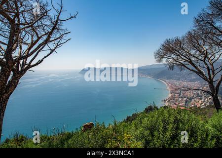 Gallinara, eine herrliche Insel im Ligurischen Meer, zwischen Alassio und Albenga Stockfoto