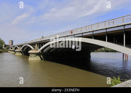 Grosvenor Bridge, Themse, Battersea Power Station, Battersea, London, England Stockfoto