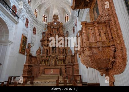 Old Goa, Indien - 2. Februar 2024: Innere der Kirche Saint Cajetan, bekannt als Kirche der Göttlichen Vorsehung in Old Goa, Indien. Stockfoto