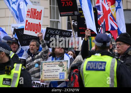 Pro-israelische Gegenproteste gegen einen pro-palästinensischen marsch. Der Pro-Palästina-marsch rief zu einem Waffenstillstand der andauernden Militäroffensive von Gaz auf Stockfoto