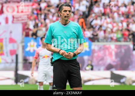 Leipzig, Deutschland. April 2024. Deniz Aytekin - Schiedsrichter, RB Leipzig gegen Borussia Dortmund - BVB 09, 1. Bundesliga, Fußball, DFB, Bundesliga, 31, Staffel 2023/2024, RB Arena, Credit: HMB Media/Uwe Koch/Alamy Live News DFB/DFL-VORSCHRIFTEN VERBIETEN JEDE VERWENDUNG VON FOTOGRAFIEN ALS BILDSEQUENZEN UND/ODER QUASI-VIDEO, 27.04. 2024: Heiko Becker/Alamy Live News Stockfoto