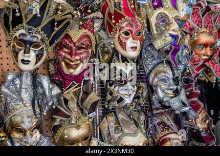 New Orleans, Louisiana. French Quarter, Mardi Gras Masken zum Verkauf auf dem französischen Markt. Stockfoto