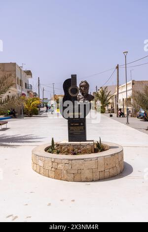 Büste zu Ehren der Morna-Sängerin Maria Barba in Povoação Velha, einem traditionellen Dorf in Boa Vista, Kap Verde, Republik Cabo Verde, Afrika Stockfoto