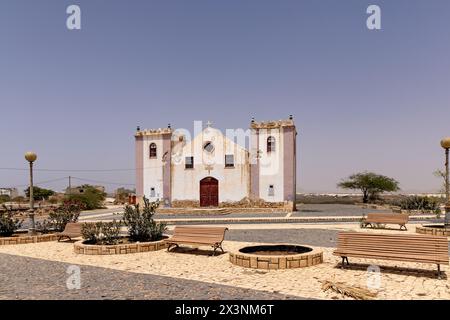 Die Kirche im Dorf Rabil. Die Kirche São Roque, eine der ältesten der Insel, wurde 1802 erbaut. Rabil, Boa Vista, Kap Verde, Afrika Stockfoto