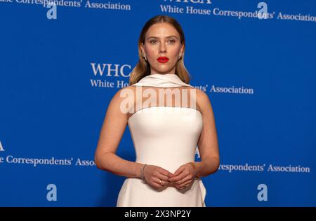 Washington DC, USA. April 2024. Schauspielerin Scarlett Johansson kommt am Samstag, den 27. April 2024, zum Abendessen der White House Correspondents Association im Washington Hilton Hotel 2024 in Washington, DC. Kredit: Ron Sachs/CNP/MediaPunch Kredit: MediaPunch Inc/Alamy Live News Stockfoto