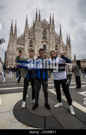 Mailand, Italien. April 2024. Pre festeggiamenti tifosi inter in duomoMilano, Italia - Cronaca Domenica, 28. April 2024. (Foto di Marco Ottico/Lapresse) Inter Feiern zum 20. Sieg des scudetto Mailand, Italien - Nachrichten Sonntag, 28. April 2024. (Foto: Marco Ottico/Lapresse) Pre festeggiamenti tifosi inter in duomo Milano, Italia - Cronaca Domenica, 28. April 2024. (Foto di Marco Ottico/Lapresse) Inter Feiern zum 20. Sieg des scudetto Mailand, Italien - Nachrichten Sonntag, 28. April 2024. (Foto: Marco Ottico/Lapresse) Credit: LaPresse/Alamy Live News Stockfoto