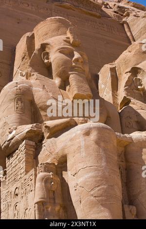 Ramses II Statue, Ramses II Tempel, UNESCO Weltkulturerbe, Abu Simbel, Ägypten Stockfoto