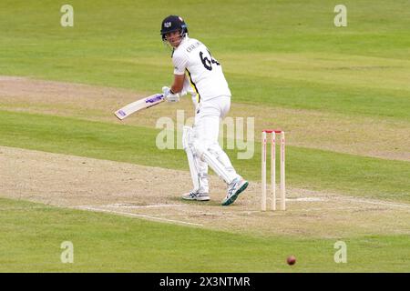 Bristol, Großbritannien, 28. April 2024. Ben Charlesworth aus Gloucestershire spielte im Spiel der Vitality County Championship Division 2 zwischen Gloucestershire und Middlesex. Quelle: Robbie Stephenson/Gloucestershire Cricket/Alamy Live News Stockfoto