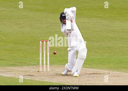 Bristol, Großbritannien, 28. April 2024. Zaman Akhter in Gloucestershire spielte im Spiel der Vitality County Championship Division 2 zwischen Gloucestershire und Middlesex. Quelle: Robbie Stephenson/Gloucestershire Cricket/Alamy Live News Stockfoto