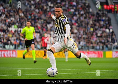 Torino, Italien. April 2024. Juventus' Filip Kostic während des Fußballspiels der Serie A zwischen Juventus und Mailand im Allianz-Stadion in Turin, Nordwesten Italiens - Samstag, 27. April 2024. Sport - Fußball . (Foto: Marco Alpozzi/Lapresse) Credit: LaPresse/Alamy Live News Stockfoto