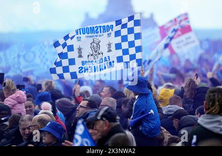 Portsmouth Fans bei einer Feier im Southsea Common in Portsmouth, um den Titel der Sky Bet League One zu feiern. Bilddatum: Sonntag, 28. April 2024. Stockfoto