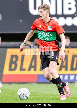 Nijmegen, Niederlande. April 2024. NIJMEGEN, NIEDERLANDE - 28. APRIL: Mees Hoedemakers von NEC spielt mit dem Ball während des niederländischen Eredivisie-Spiels zwischen NEC und AZ im Goffertstadion am 28. April 2024 in Nijmegen, Niederlande. (Foto: Broer van den Boom/Orange Pictures) Credit: Orange Pics BV/Alamy Live News Stockfoto