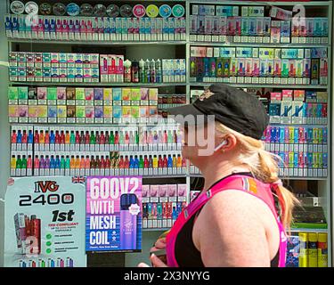 Glasgow, Schottland, Großbritannien. 28. April 2024: Vape-Läden in der Stadt florieren weiter. Credit Gerard Ferry /Alamy Live News Stockfoto