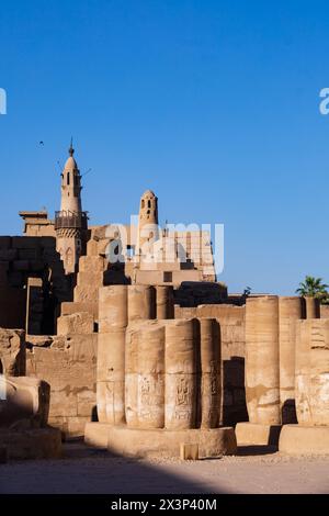 Die Abu Haggag Moschee, erbaut über den Ruinen des Luxor Tempels, Luxor, Ägypten Stockfoto