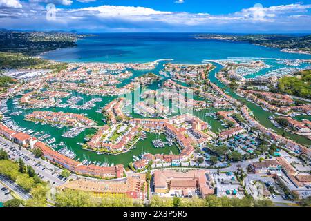 Malerische Hafenjachthafen Port Grimaud aus der Vogelperspektive, Archipel der französischen riviera Stockfoto