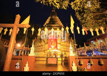 Thailand, Chiang mai - 17. Dezember 2019: wat phan ohn der Tempel in der Nähe von chiang mai sonntag Nacht Markt. Der sonntagabend-Markt in chiang mai ist einer der großen Nächte Stockfoto