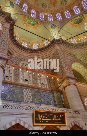 Decke und Wände, Innenraum, Blaue Moschee (auch Sultan-Ahmed-Moschee genannt), 1609, UNESCO-Weltkulturerbe, Sultanahmet, Istanbul, Türkei Stockfoto