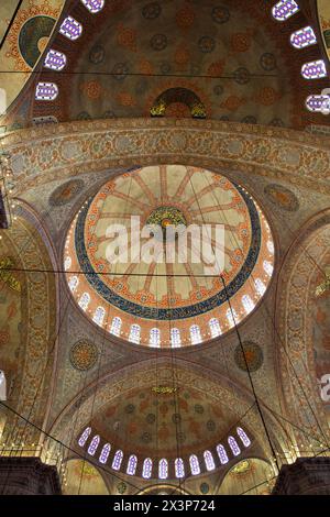 Decke, Inneres, Blaue Moschee (auch Sultan-Ahmed-Moschee genannt), 1609, UNESCO-Weltkulturerbe, Sultanahmet, Istanbul, Türkei Stockfoto