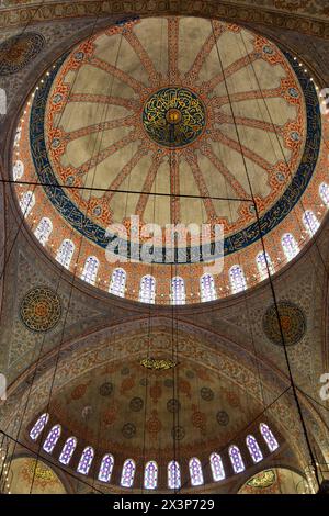 Decke, Inneres, Blaue Moschee (auch Sultan-Ahmed-Moschee genannt), 1609, UNESCO-Weltkulturerbe, Sultanahmet, Istanbul, Türkei Stockfoto