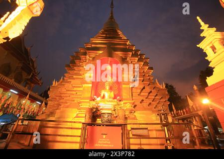 Thailand, Chiang mai - 17. Dezember 2019: wat phan ohn der Tempel in der Nähe von chiang mai sonntag Nacht Markt. Der sonntagabend-Markt in chiang mai ist einer der großen Nächte Stockfoto