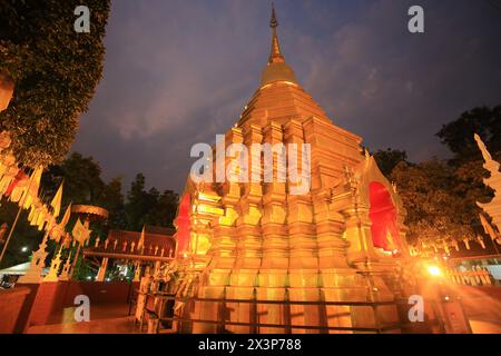 Thailand, Chiang mai - 17. Dezember 2019: wat phan ohn der Tempel in der Nähe von chiang mai sonntag Nacht Markt. Der sonntagabend-Markt in chiang mai ist einer der großen Nächte Stockfoto