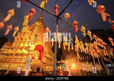 Thailand, Chiang mai - 17. Dezember 2019: wat phan ohn der Tempel in der Nähe von chiang mai sonntag Nacht Markt. Der sonntagabend-Markt in chiang mai ist einer der großen Nächte Stockfoto